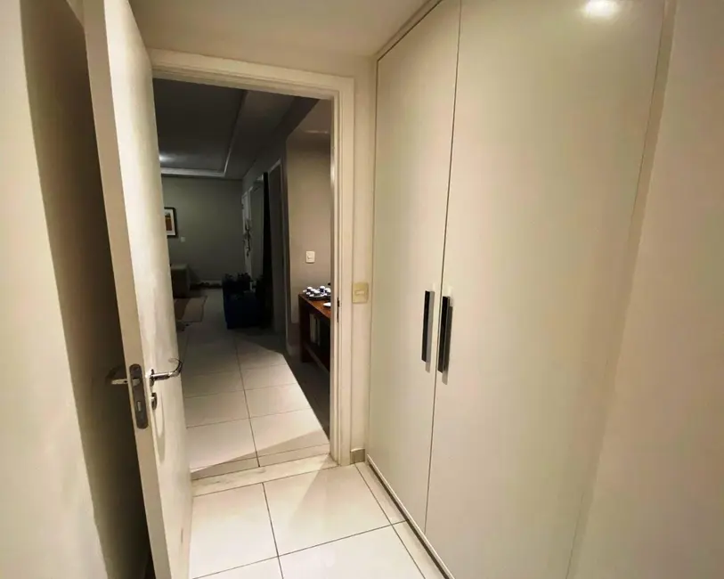 Apartamento com 4 quartos à venda, 132m2 em Canela, Salvador - BA - imagem 8 Foto 8 de Apartamento com 4 quartos à venda, 132m2 em Canela, Salvador - BA