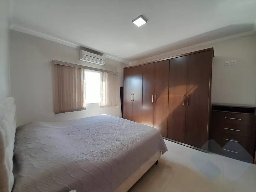 Foto 6 de Casa com 3 quartos à venda, 250m2 em Residencial Ouro Verde, Botucatu - SP