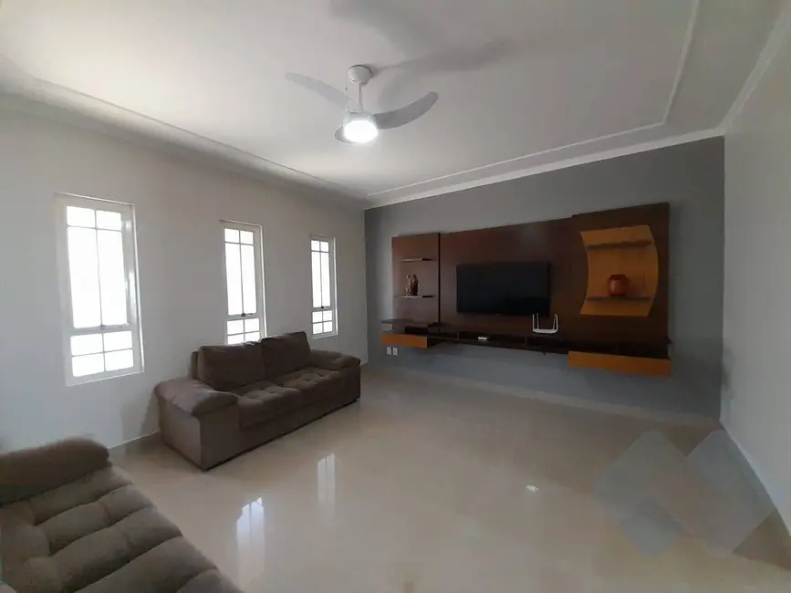 Foto 2 de Casa com 3 quartos à venda, 250m2 em Residencial Ouro Verde, Botucatu - SP