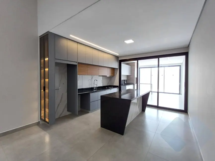 Foto 1 de Casa com 3 quartos à venda, 250m2 em Residencial Ouro Verde, Botucatu - SP