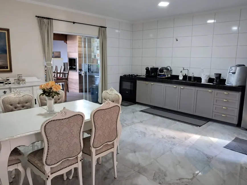 Foto 1 de Casa com 3 quartos à venda, 180m2 em Villas Paraíso, Botucatu - SP