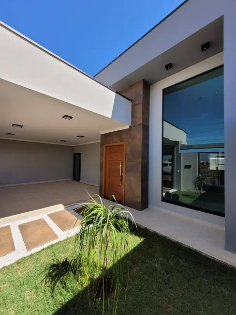 Foto 2 de Casa com 3 quartos à venda, 250m2 em Residencial Ouro Verde, Botucatu - SP