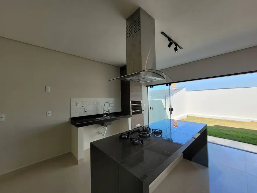 Foto 1 de Casa com 3 quartos à venda, 250m2 em Jardim Cambuí, Botucatu - SP