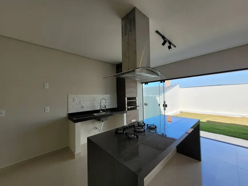 Foto 1 de Casa com 3 quartos à venda, 250m2 em Jardim Cambuí, Botucatu - SP