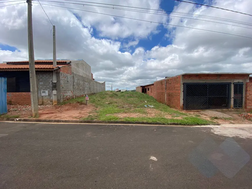 Foto 3 de Terreno / Lote à venda, 250m2 em Residencial Lívia, Botucatu - SP