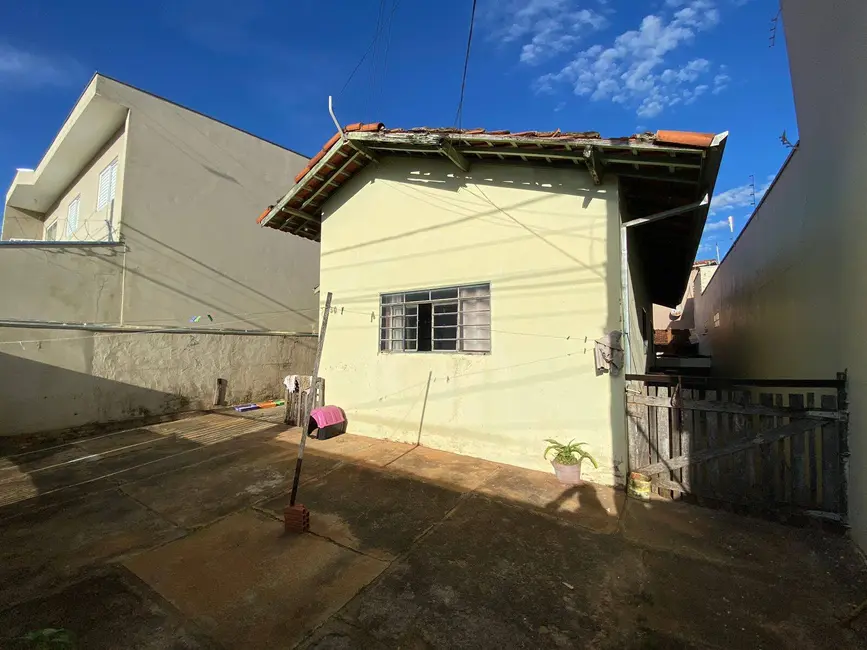Foto 2 de Casa com 2 quartos à venda, 250m2 em Vila Nova Botucatu, Botucatu - SP
