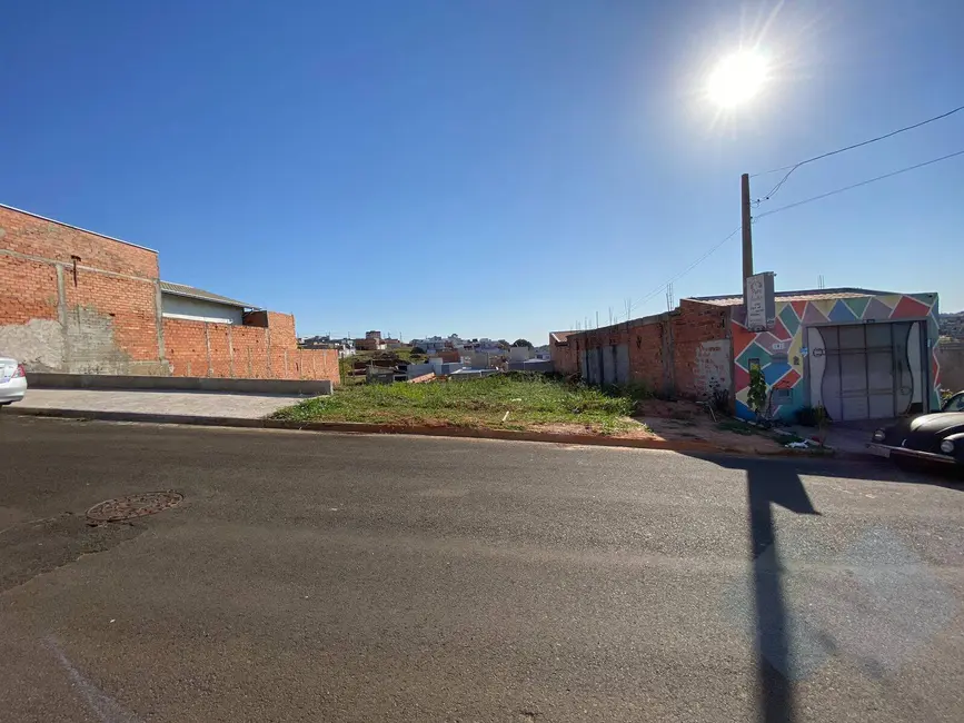 Foto 5 de Terreno / Lote à venda, 250m2 em Lívia, Botucatu - SP