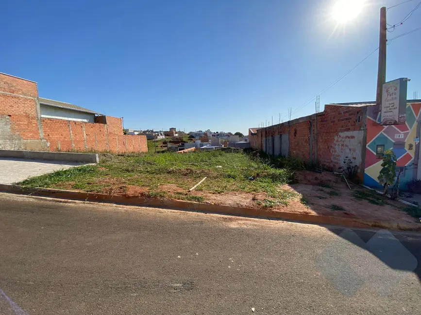 Foto 4 de Terreno / Lote à venda, 250m2 em Lívia, Botucatu - SP