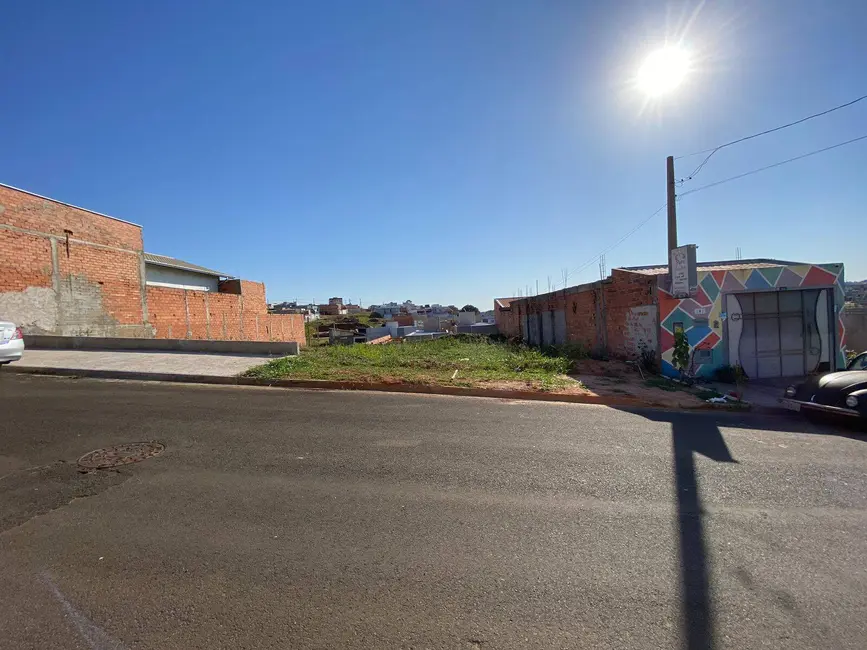 Foto 5 de Terreno / Lote à venda, 250m2 em Lívia, Botucatu - SP