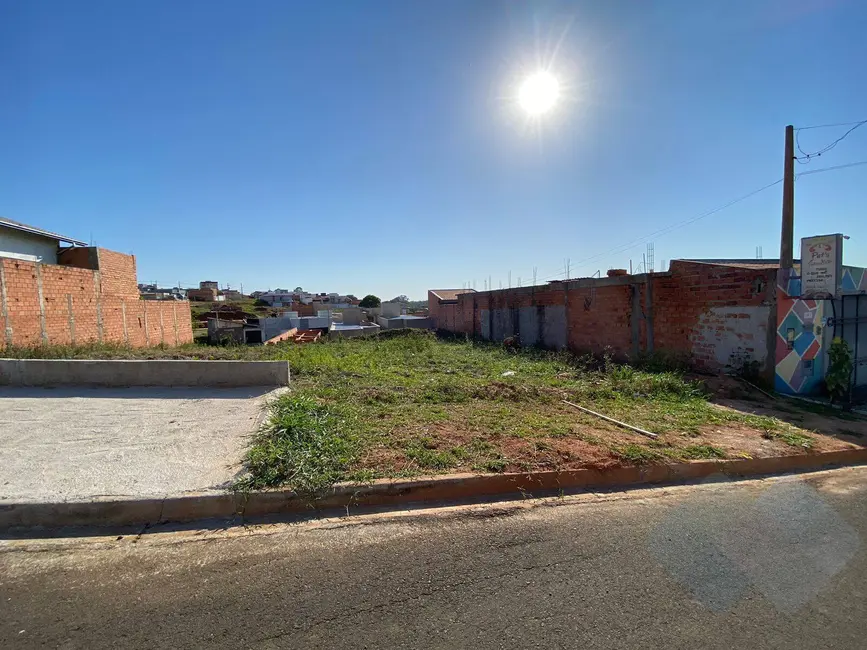 Foto 2 de Terreno / Lote à venda, 250m2 em Lívia, Botucatu - SP