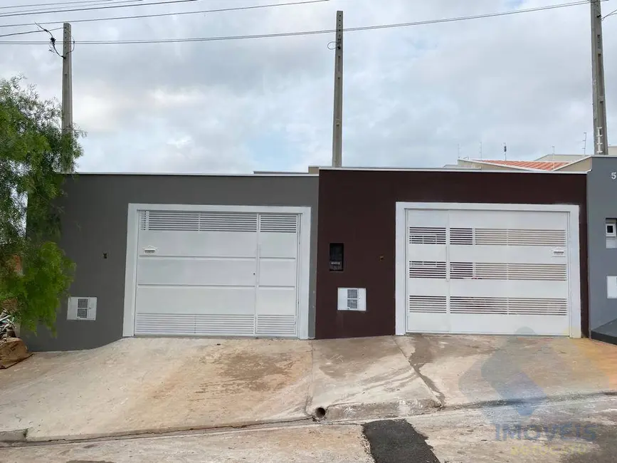 Foto 2 de Casa com 2 quartos à venda, 125m2 em Residencial Lívia, Botucatu - SP