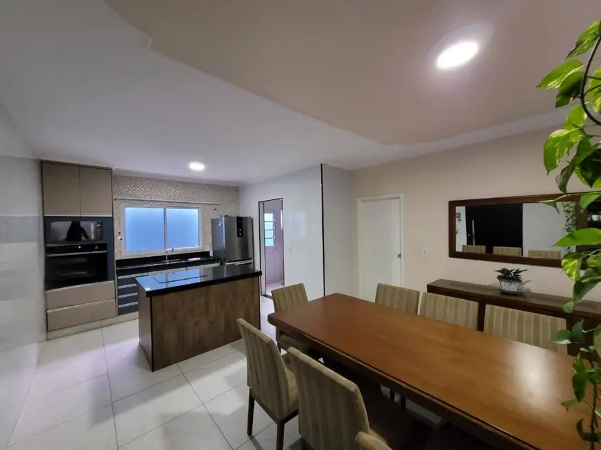 Foto 1 de Sobrado com 3 quartos à venda, 250m2 em Vila Assumpção, Botucatu - SP
