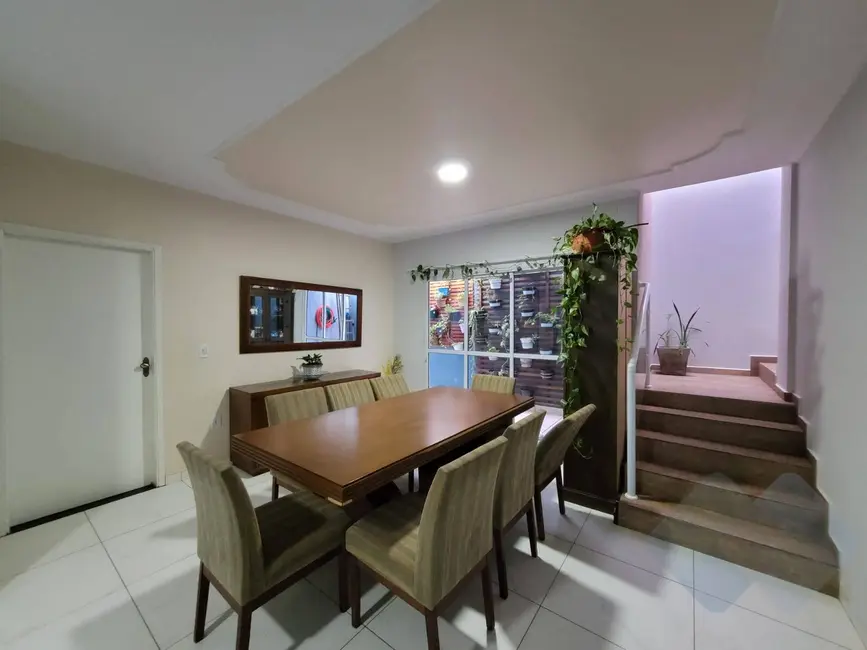 Foto 2 de Sobrado com 3 quartos à venda, 250m2 em Vila Assumpção, Botucatu - SP