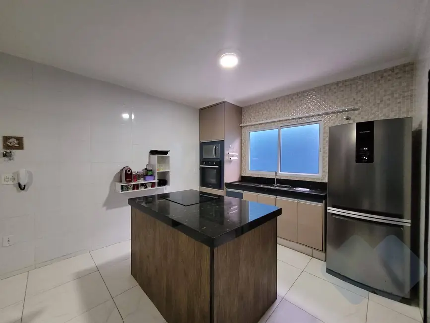 Foto 5 de Sobrado com 3 quartos à venda, 250m2 em Vila Assumpção, Botucatu - SP