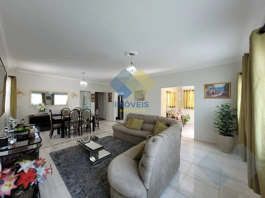 Foto 6 de Casa com 3 quartos à venda, 375m2 em Jardim Cambuí, Botucatu - SP
