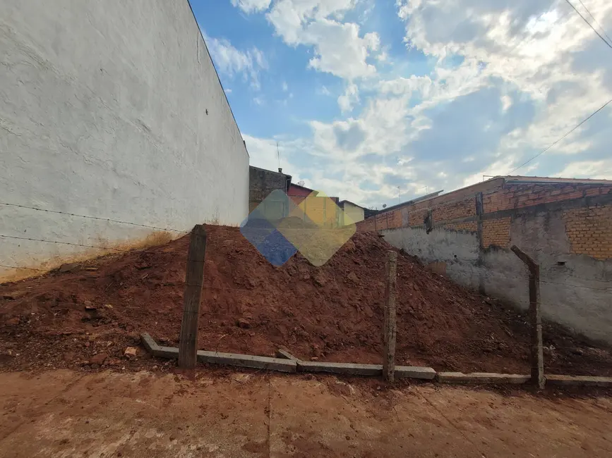 Foto 1 de Terreno / Lote à venda, 230m2 em Vila Lavapés, Botucatu - SP