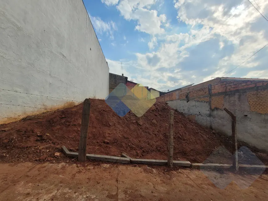 Foto 1 de Terreno / Lote à venda, 230m2 em Vila Lavapés, Botucatu - SP