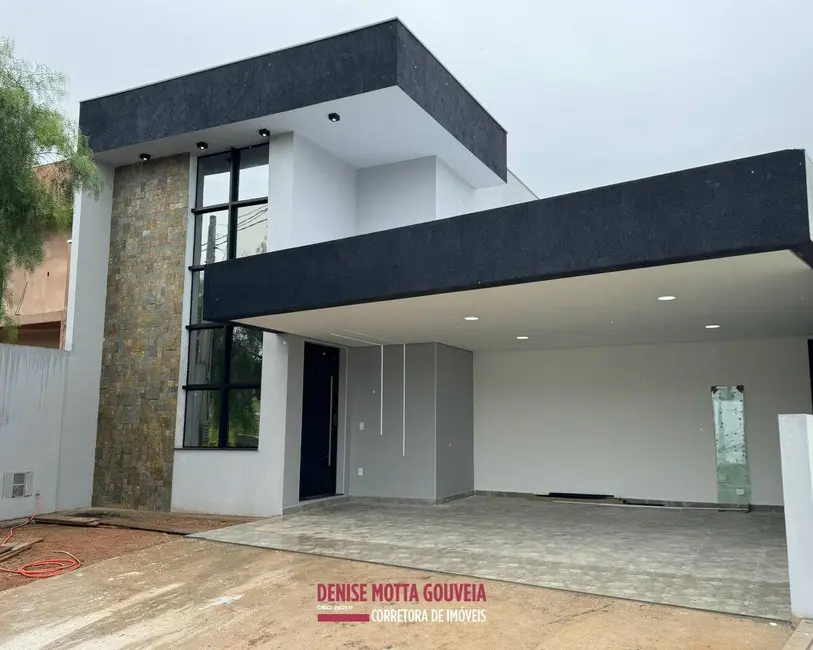 Foto 1 de Casa de Condomínio com 3 quartos à venda, 256m2 em Vila Eny, Botucatu - SP