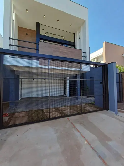 Foto 2 de Casa com 3 quartos à venda, 250m2 em Jardim Chácara dos Pinheiros, Botucatu - SP