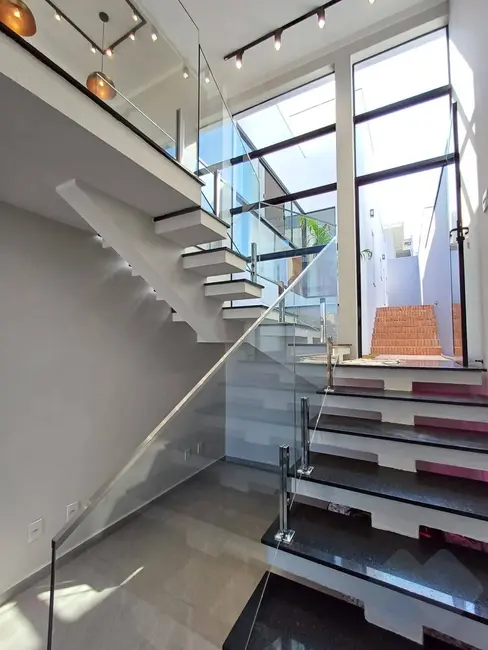 Foto 1 de Casa com 3 quartos à venda, 250m2 em Jardim Chácara dos Pinheiros, Botucatu - SP