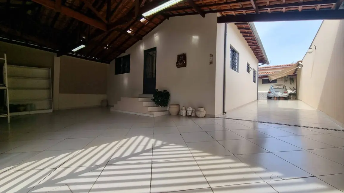 Foto 1 de Casa com 3 quartos à venda, 250m2 em Jardim Peabiru, Botucatu - SP