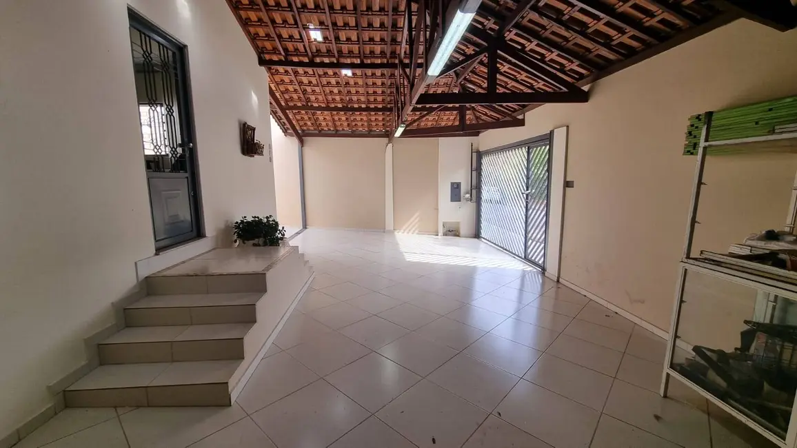 Foto 2 de Casa com 3 quartos à venda, 250m2 em Jardim Peabiru, Botucatu - SP