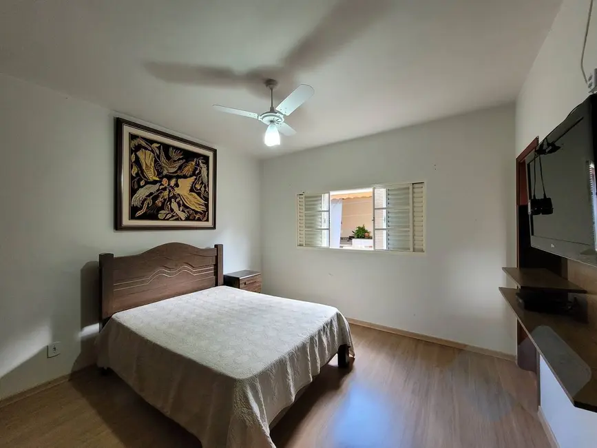 Foto 8 de Casa com 3 quartos à venda, 250m2 em Jardim Paraíso, Botucatu - SP