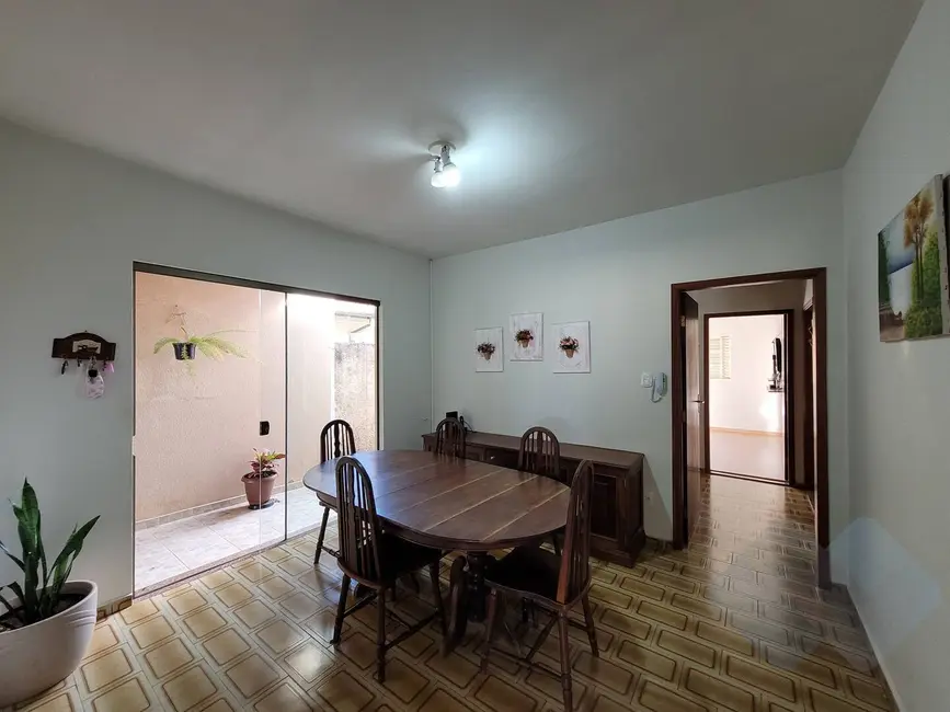 Foto 3 de Casa com 3 quartos à venda, 250m2 em Jardim Paraíso, Botucatu - SP