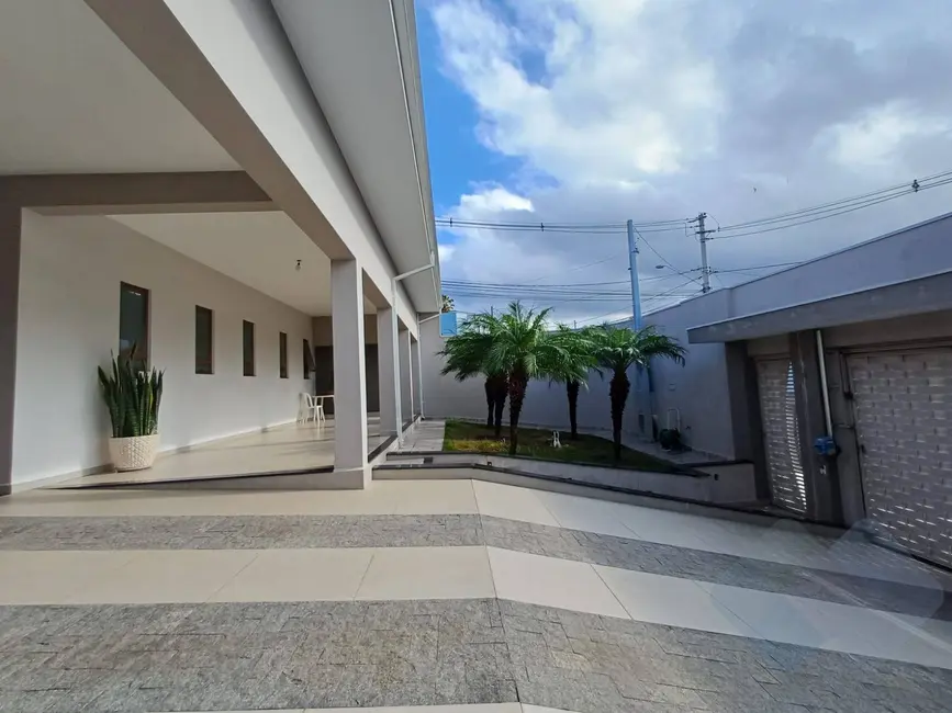 Foto 3 de Casa com 3 quartos à venda, 409m2 em Jardim Ipyranga, Botucatu - SP