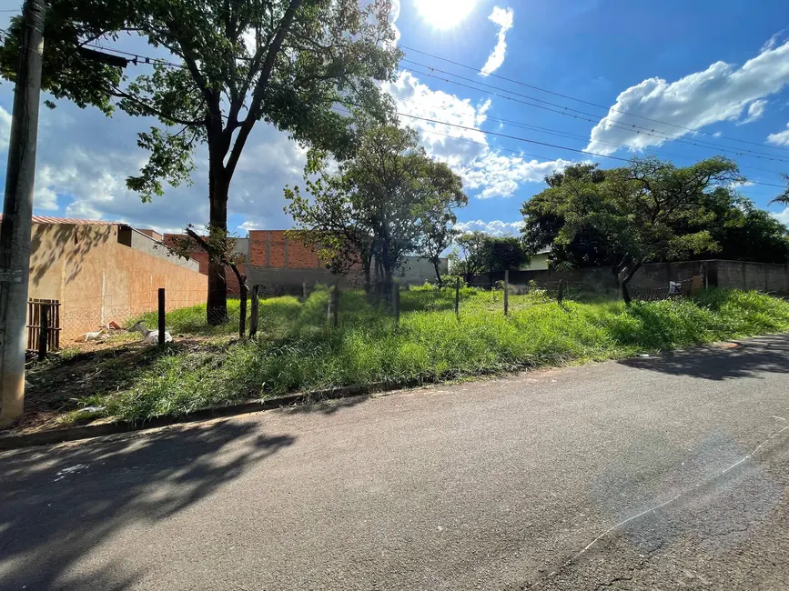 Foto 1 de Terreno / Lote à venda, 300m2 em Jardim Santa Mônica, Botucatu - SP