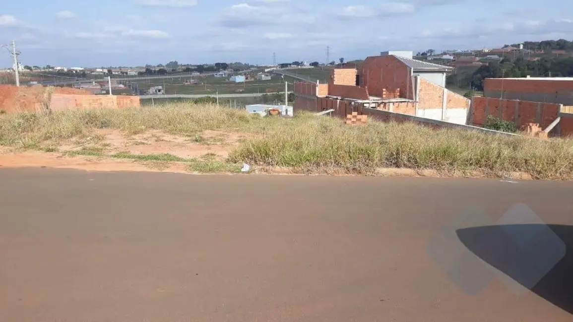 Foto 2 de Terreno / Lote à venda, 316m2 em Lívia, Botucatu - SP