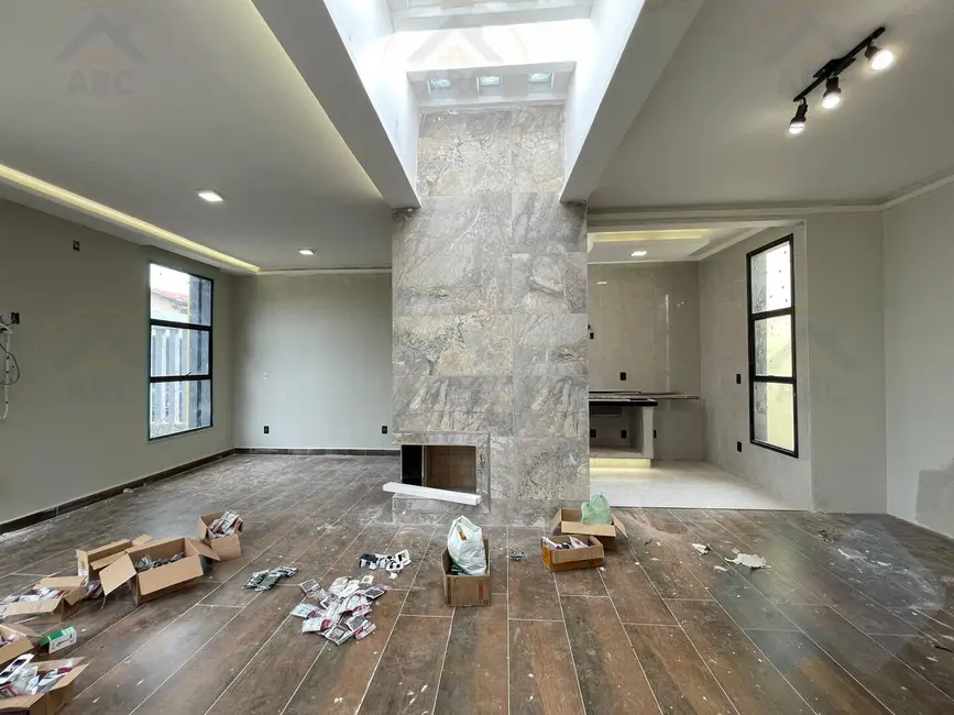 Foto 3 de Sobrado com 3 quartos à venda, 190m2 em Jardim Ypê, Botucatu - SP