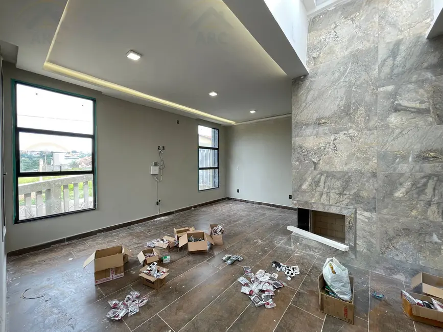 Foto 4 de Sobrado com 3 quartos à venda, 190m2 em Jardim Ypê, Botucatu - SP