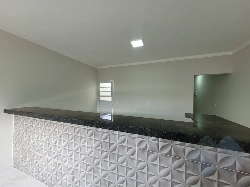 Foto 2 de Casa com 2 quartos à venda, 125m2 em Jardim Iolanda, Botucatu - SP