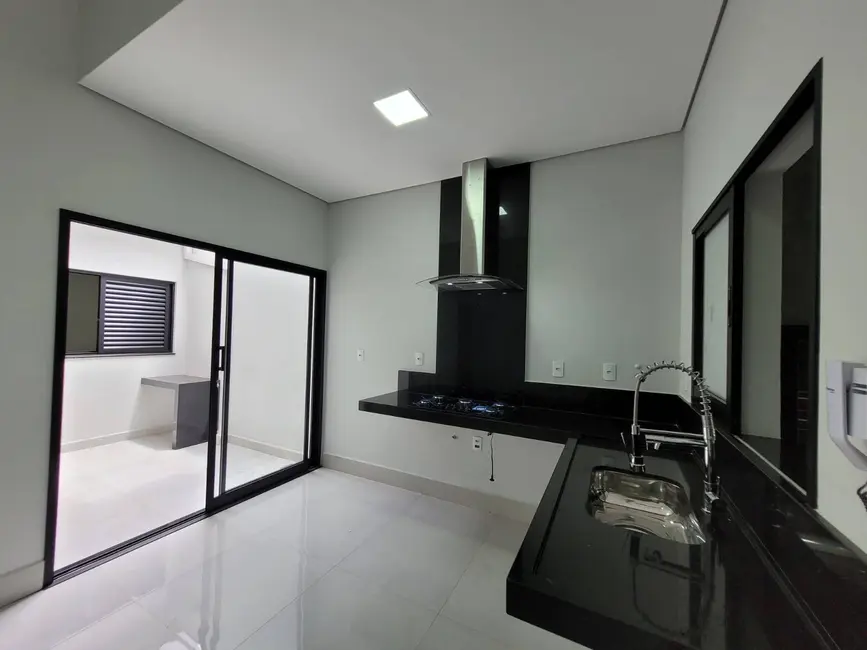 Foto 2 de Casa com 2 quartos à venda, 125m2 em Residencial Ouro Verde, Botucatu - SP