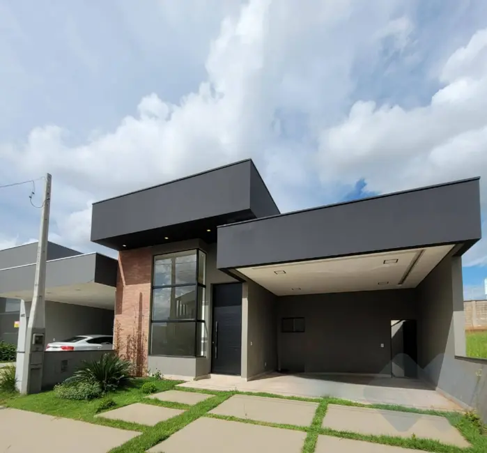 Foto 1 de Casa com 3 quartos à venda, 260m2 em Botucatu - SP