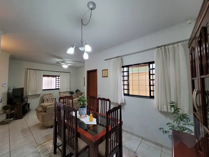 Foto 7 de Casa com 4 quartos à venda, 350m2 em Recanto Azul, Botucatu - SP