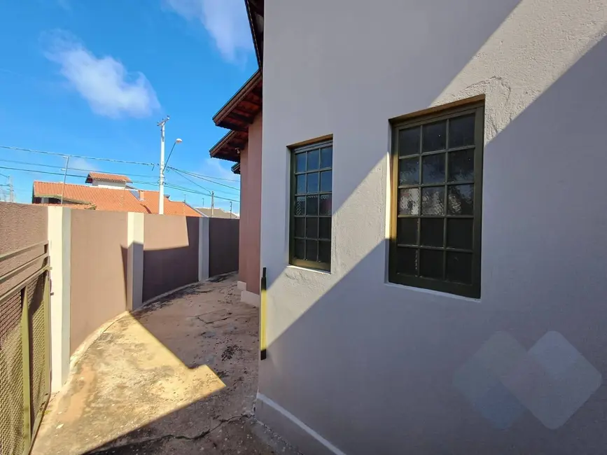 Foto 1 de Casa com 3 quartos à venda, 150m2 em Jardim Itamarati, Botucatu - SP