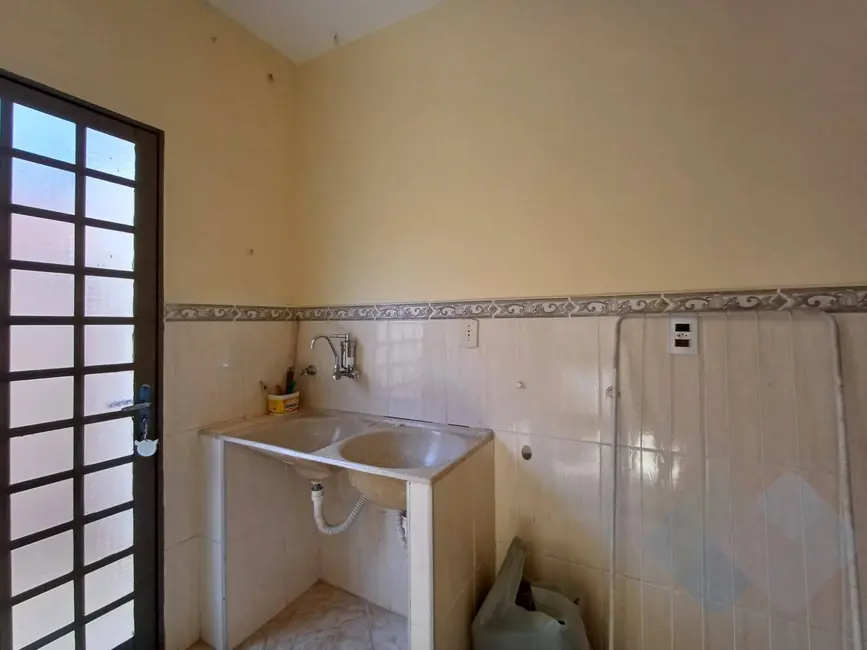 Foto 9 de Casa com 3 quartos à venda, 150m2 em Jardim Itamarati, Botucatu - SP