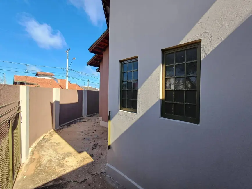 Foto 1 de Casa com 3 quartos à venda, 150m2 em Jardim Itamarati, Botucatu - SP
