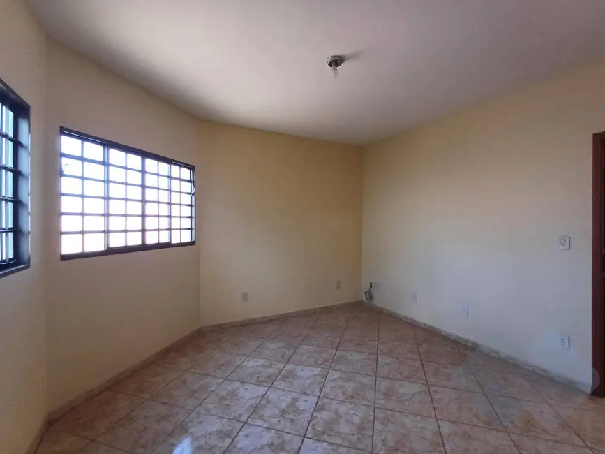 Foto 2 de Casa com 3 quartos à venda, 150m2 em Jardim Itamarati, Botucatu - SP