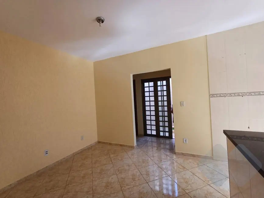 Foto 3 de Casa com 3 quartos à venda, 150m2 em Jardim Itamarati, Botucatu - SP