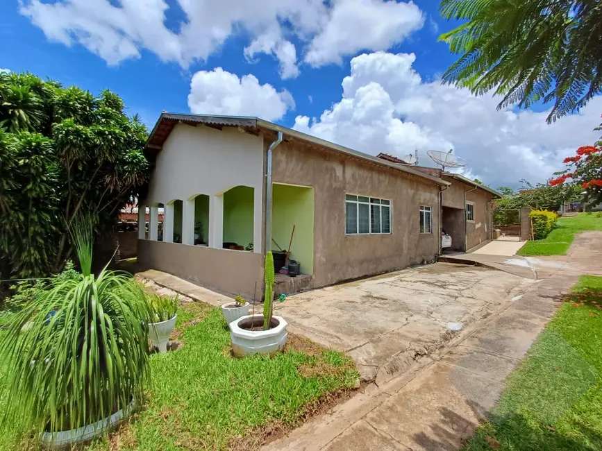 Foto 2 de Casa com 10 quartos à venda, 5000m2 em Chácara Recreio do Havaí, Botucatu - SP
