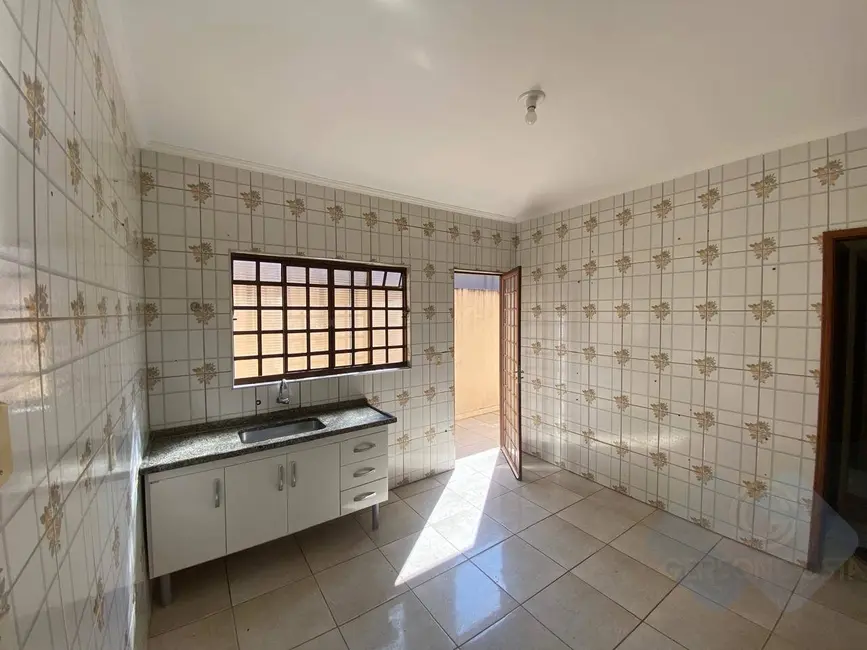 Foto 9 de Casa com 2 quartos à venda, 78m2 em Jardim Chácara dos Pinheiros, Botucatu - SP