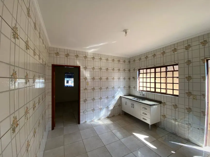 Foto 8 de Casa com 2 quartos à venda, 78m2 em Jardim Chácara dos Pinheiros, Botucatu - SP
