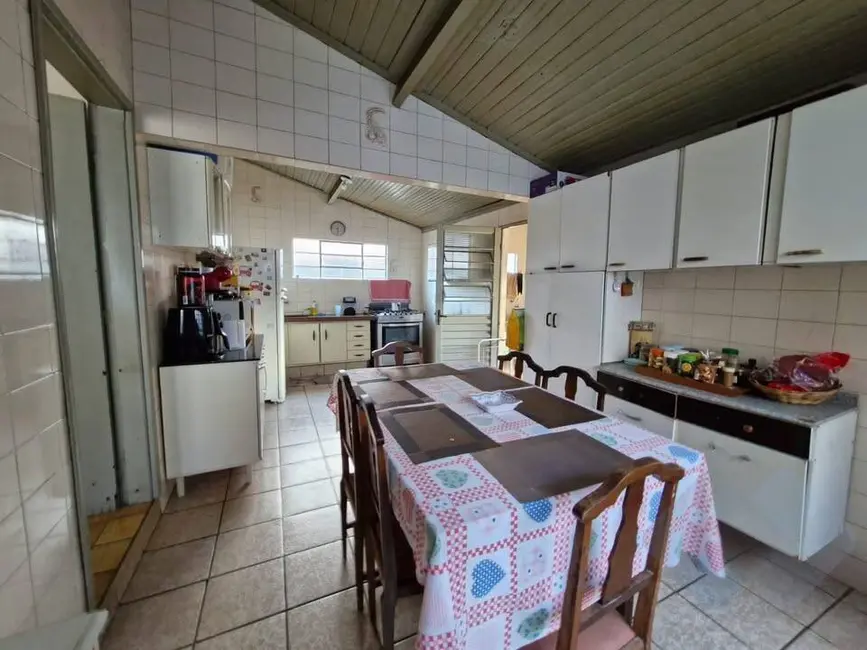 Foto 9 de Casa com 2 quartos à venda em Vila Antártica, Botucatu - SP