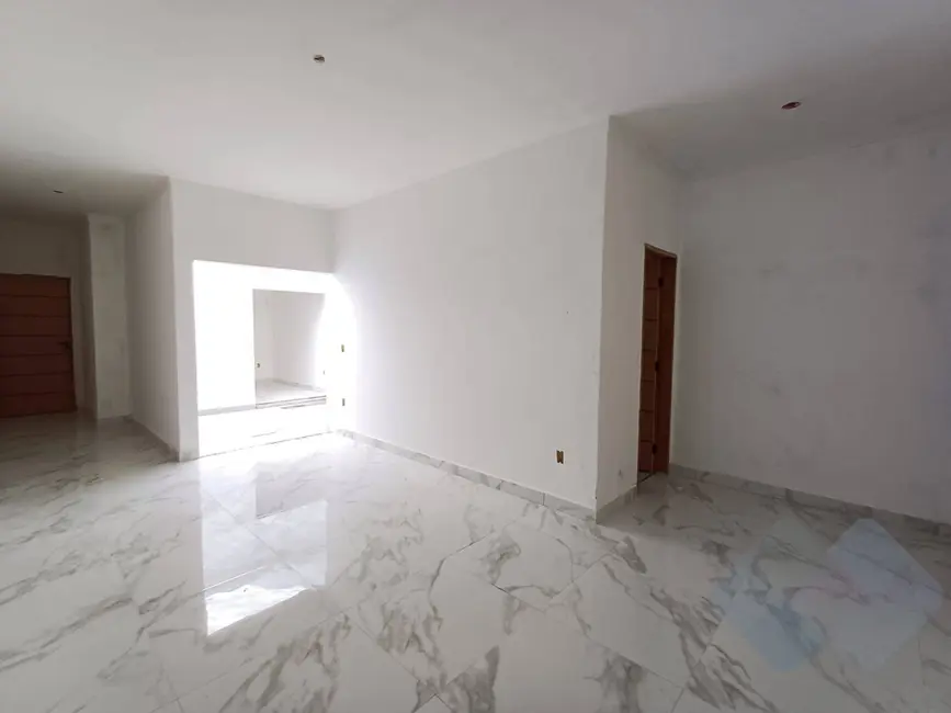 Foto 1 de Casa com 3 quartos à venda, 190m2 em Residencial Lívia, Botucatu - SP