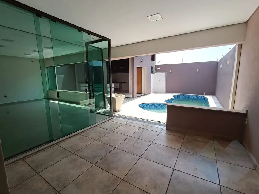 Foto 2 de Casa com 3 quartos à venda, 250m2 em Jardim Paraíso II, Botucatu - SP