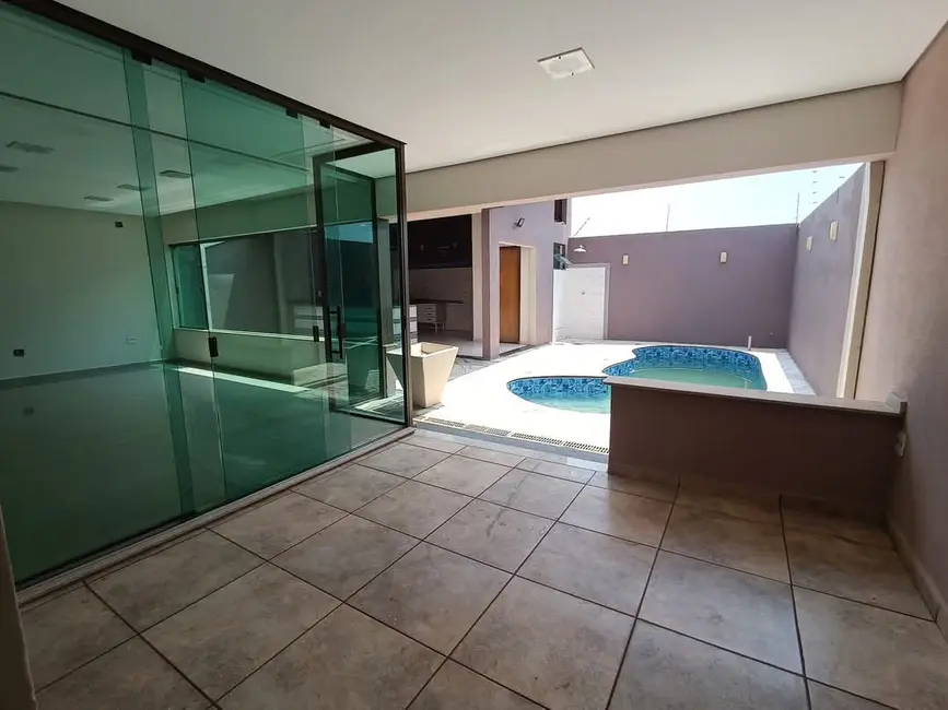 Foto 2 de Casa com 3 quartos à venda, 250m2 em Jardim Paraíso II, Botucatu - SP
