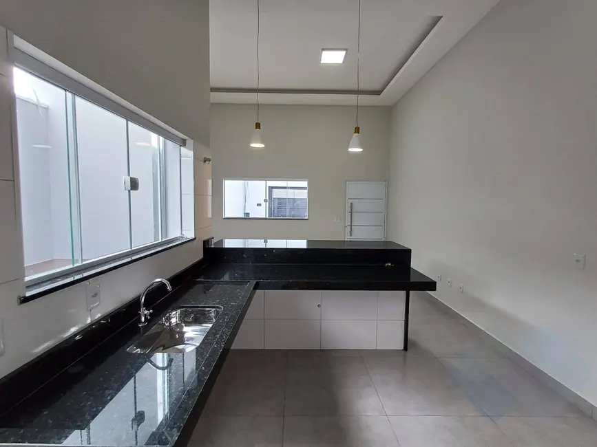 Foto 1 de Casa com 2 quartos à venda, 125m2 em Botucatu - SP